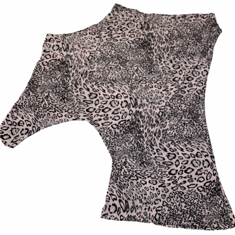 Moa blouse, Animal print, b&w, off shoulder, sz‎ M